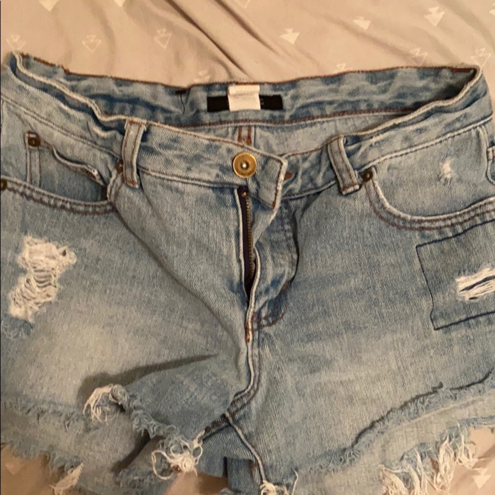 Billabong jean shorts! Light wash